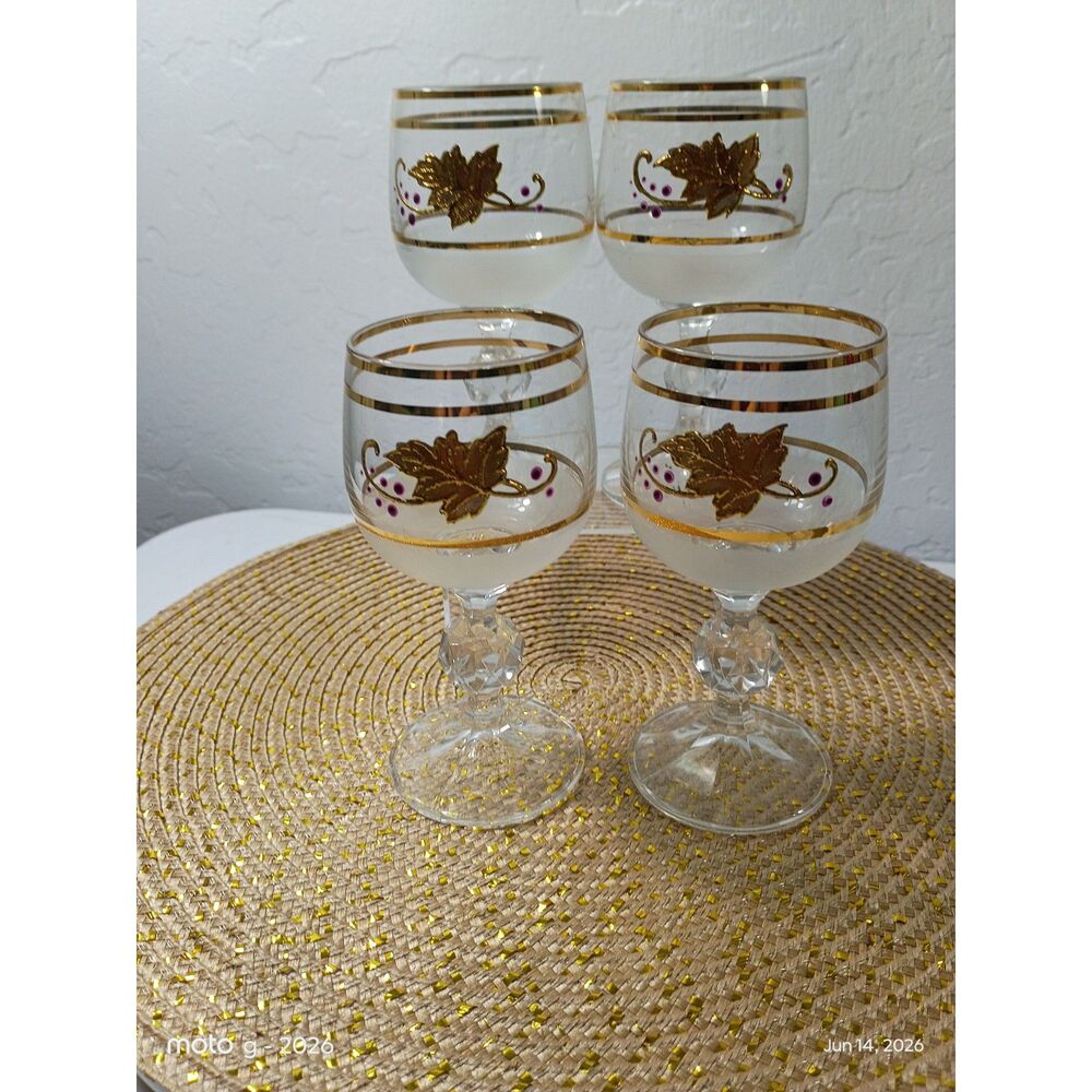 Bohemia Crystal-Crystalex wine glasses Pattern BOC47 Features a frosted bowl VTG